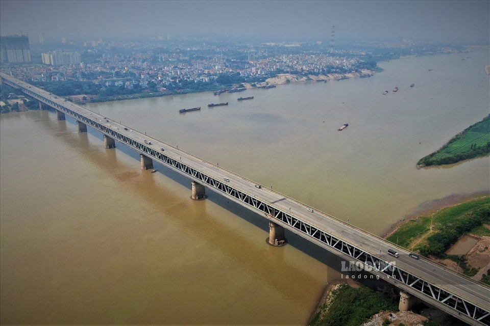 Cầu Thăng Long khánh thành vào năm 1985, tính đến nay đã hơn 35 năm khai thác sử dụng.